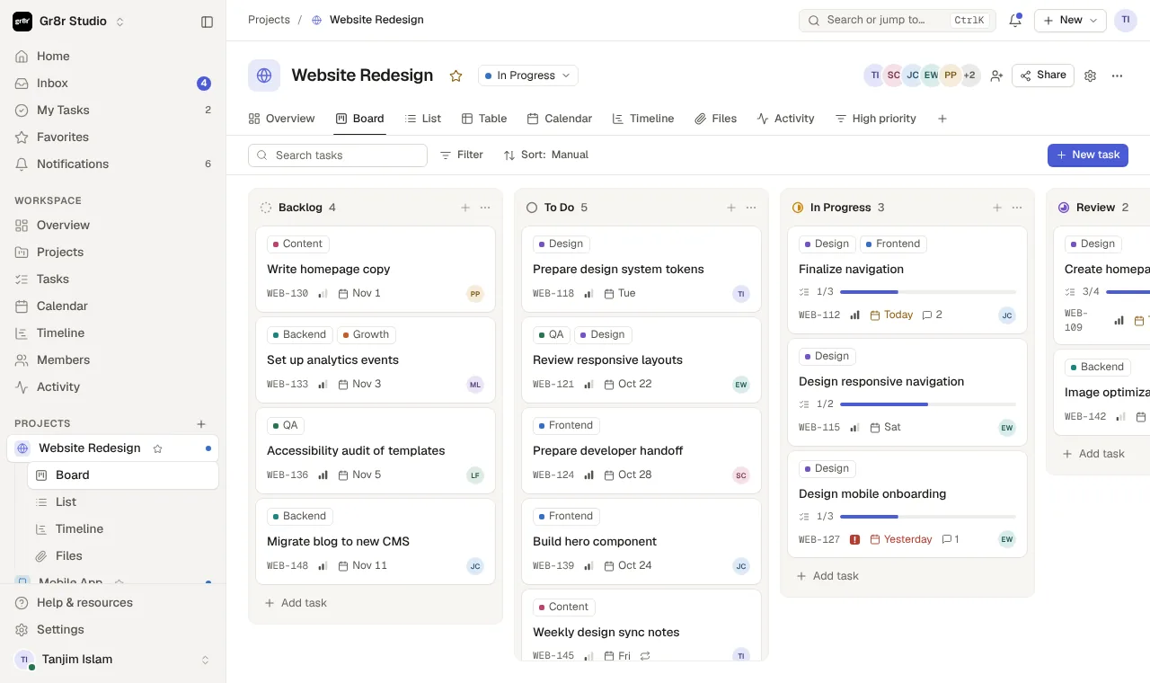 Gr8r Studio を本番ビルドで起動し、Website Redesign プロジェクトのボード表示を開いた画面。Backlog・To Do・In Progress・Review の列にタスクカードが並ぶ